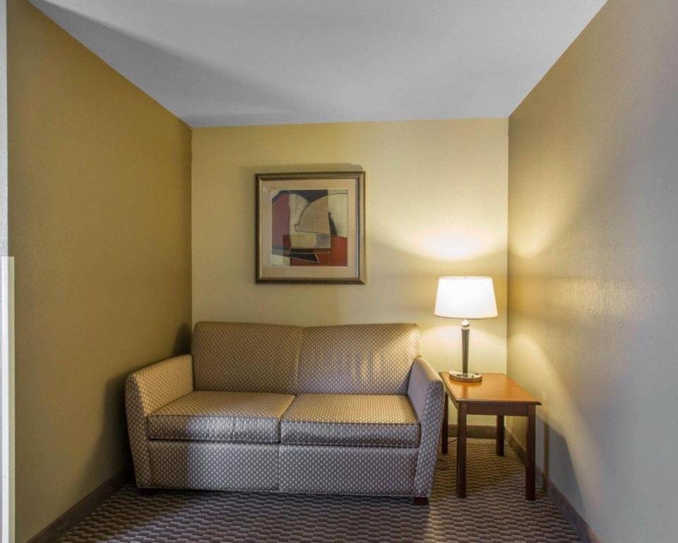 Comfort Inn & Suites Мэдисонвилл Экстерьер фото