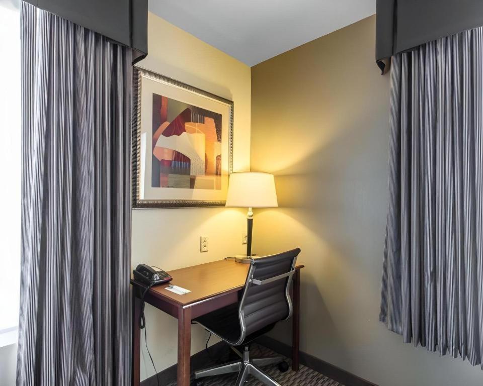 Comfort Inn & Suites Мэдисонвилл Экстерьер фото