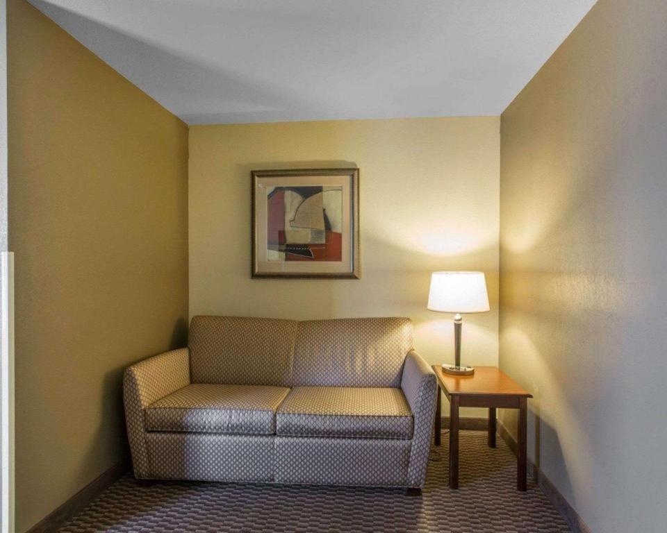 Comfort Inn & Suites Мэдисонвилл Экстерьер фото