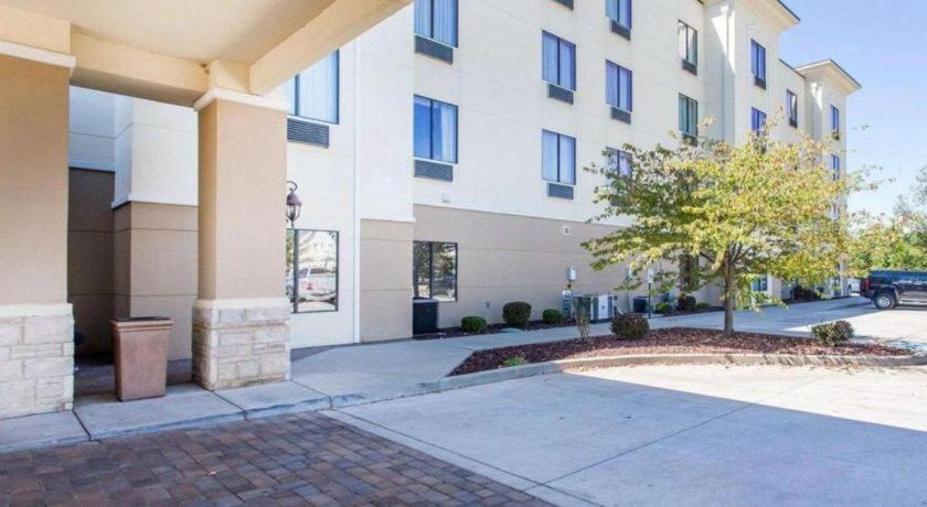 Comfort Inn & Suites Мэдисонвилл Экстерьер фото
