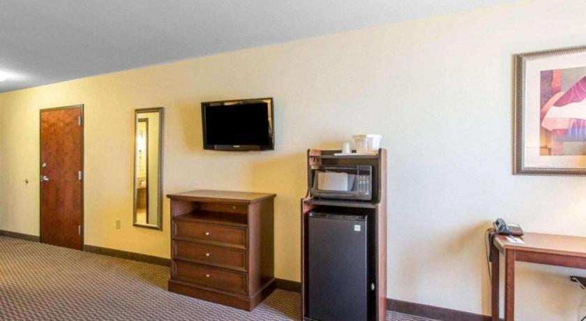Comfort Inn & Suites Мэдисонвилл Экстерьер фото